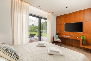 Travel cot, free WiFi, bed sheets, wheelchair access - Villa Istria Green – Luxury, Nature and Heated Pool in the Heart of Istria (Kršan (Istra))