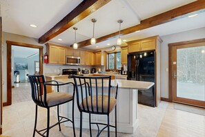 Refrigerador, microondas, horno, placa de cocina