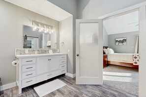 Strykjärn/strykbräda, internet och sängkläder