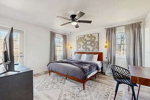 Iron/ironing board, Internet, bed sheets