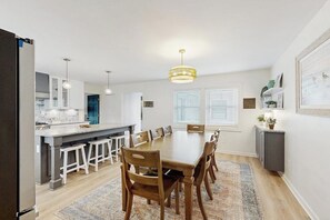 Dining - Spacious house with large yard, W/D, close to beach & golf (North Myrtle Beach)