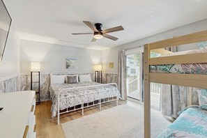 Iron/ironing board, Internet, bed sheets - Spacious house with large yard, W/D, close to beach & golf (North Myrtle Beach)