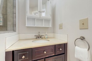 Hårføner og håndklær