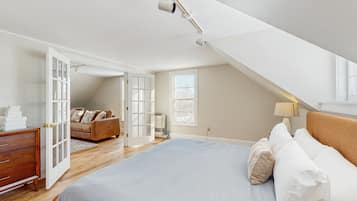 Strykejern/-brett, internettilgang og sengetøy