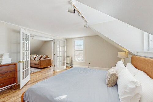 Cozy apartment retreat, close to Stowe Mountain Resort, kitchen, a/c