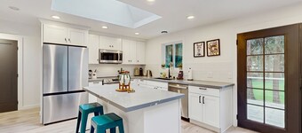 Charming Anderson Island home with fireplace, deck, family-friendly amenities