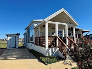 Exterior - The Cozy Cloud with Pool and Hot Tub (Austin)