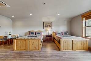 Internet, bed sheets - Cozy studio w/ fully stocked kitchen, wifi & great location (Ronald)