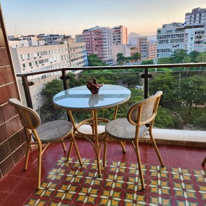 Outdoor dining - Varadão, Ipanema, a few meters from the beach. (Rio de Janeiro)