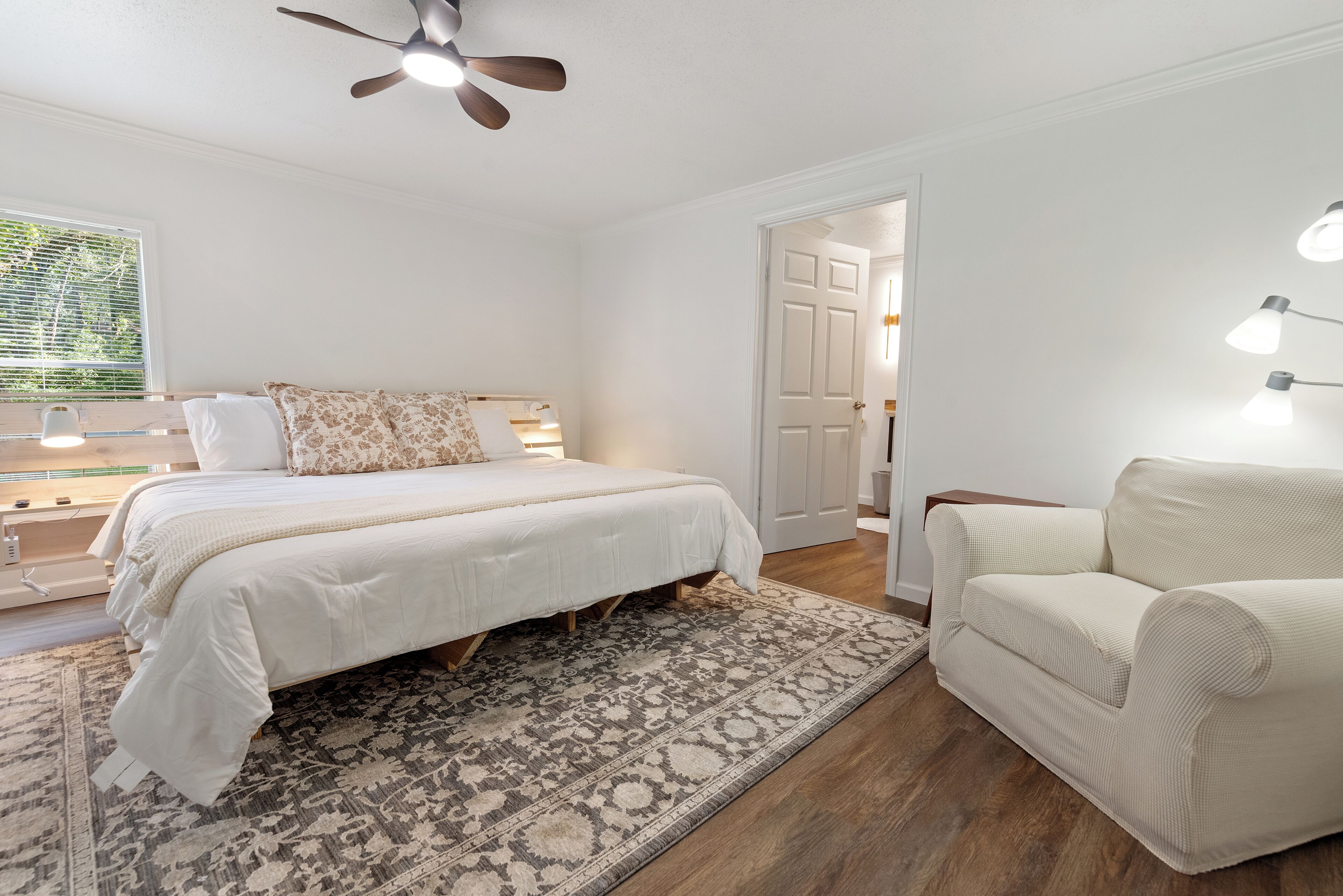 3 bedrooms, desk, free WiFi, bed sheets