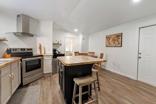 Brand new Beautiful 3-bedroom house with AC in quaint Theodore