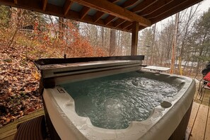 Tina de hidromasaje al aire libre