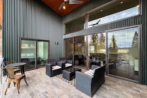 Outdoor dining - Modern Retreat with Spokane River Views (Coeur d'Alene)