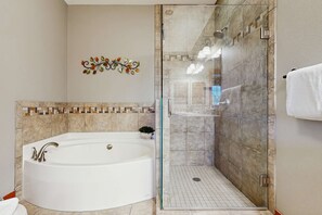 Shower, hair dryer, towels - Walkable Getaway – 2BR Steps from Dining & Trails (Coeur d'Alene)