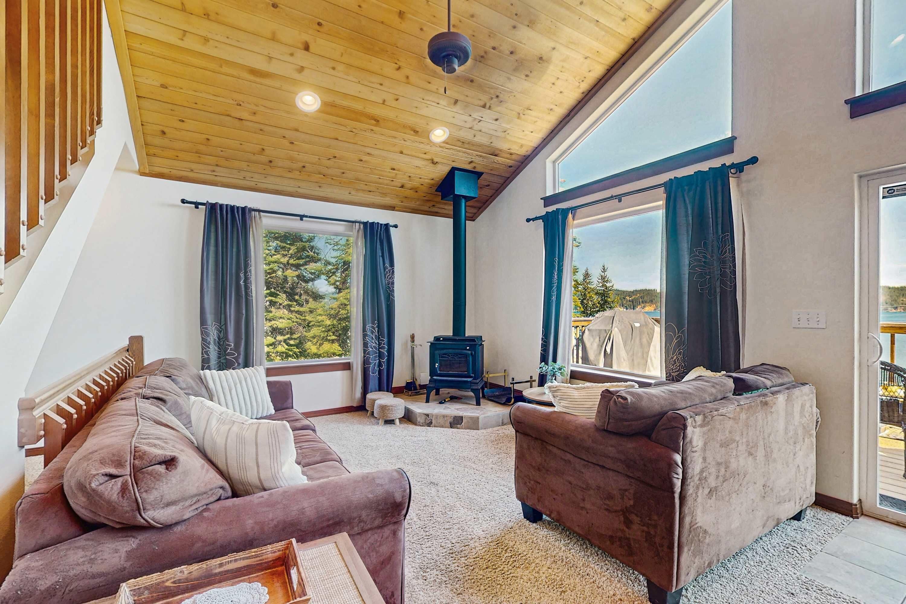 TV, fireplace, DVD player, offices