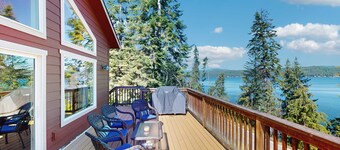 Lake CDA View 4BR/3BA • Sleeps 12 • Dog-Friendly