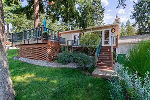 Exterior - Hayden Lake Views | 2BR Family Retreat (Hayden)