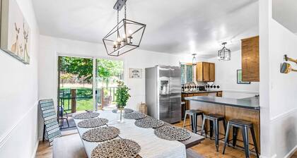 Hayden Lake Views | 2BR Deck Retreat Sleeps 7