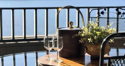 Lakefront Condo: Balcony, Views & Beach Access!