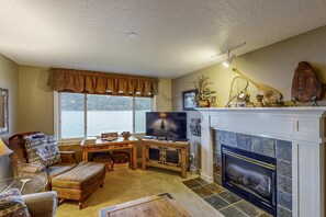 TV, fireplace, offices