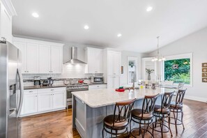 Fridge, microwave, oven, stovetop - 4BR Coeur d'Alene Home, Firepit & Walk to Lake (Coeur d'Alene)