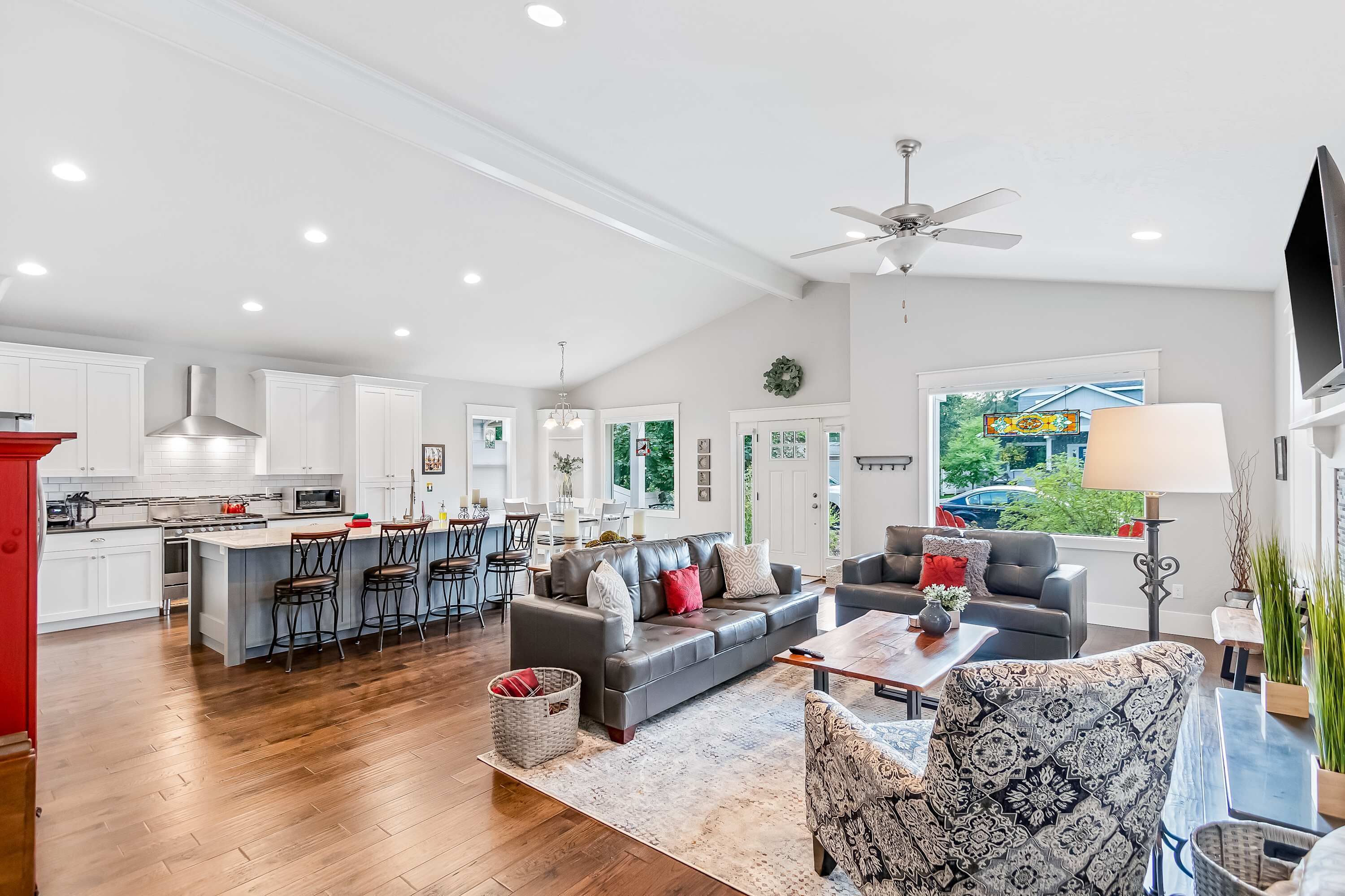 TV, fireplace, DVD player, offices