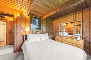 4 slaapkamers, een strijkplank/strijkijzer, wifi, beddengoed