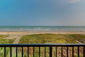 On the beach - Waterfront condo w stunning beach views, pool, and tennis court - beach access (South Padre Island)