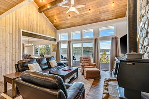 Televisión, videojuegos, reproductor de DVD y oficina 