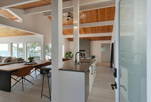 Interior - Waterfront Serenity on the Sunshine Coast BC*
*90 day min rent due to BC Law (Halfmoon Bay)