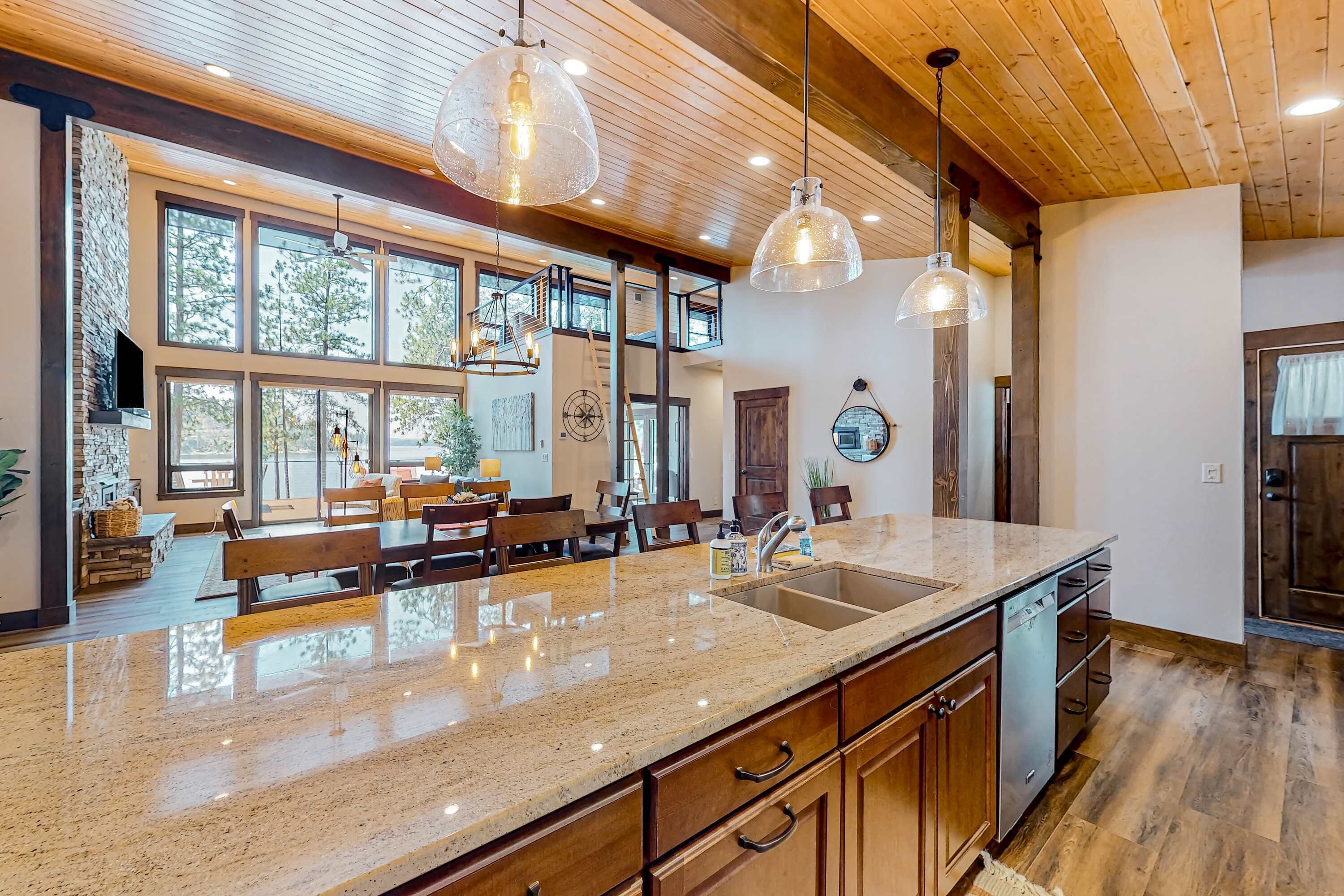 Kylskåp, mikrovågsugn, ugn och spishäll