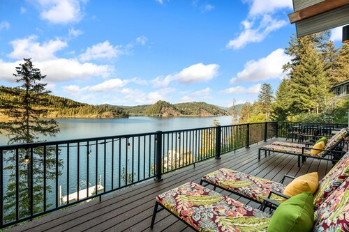 Lake Coeur d'Alene Cabin w/ Dock & Fire Pit