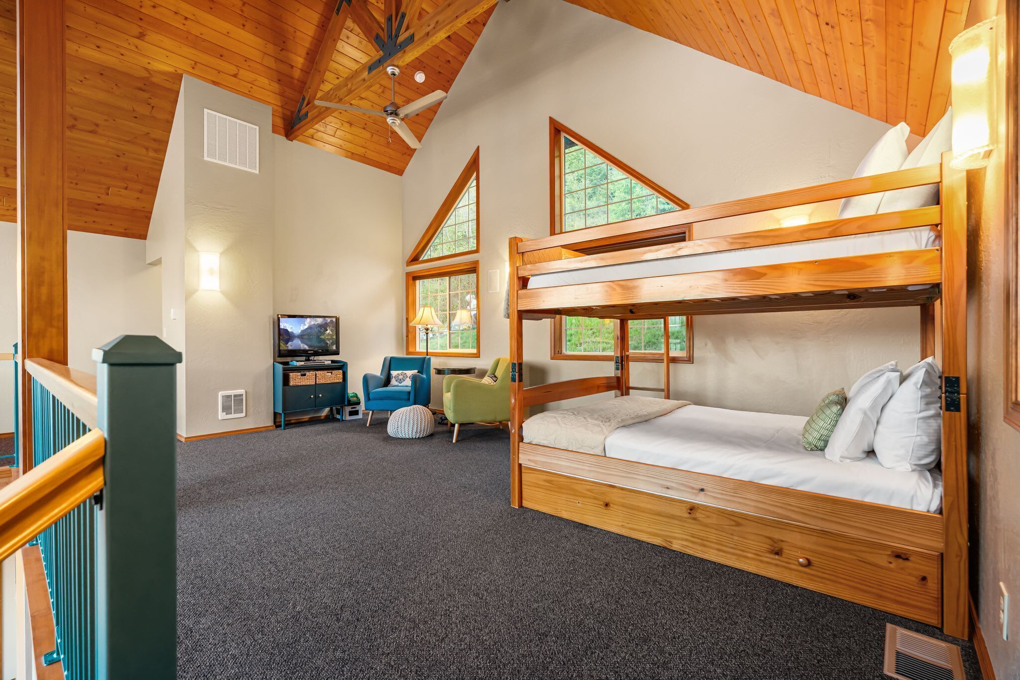 2 bedrooms, desk, iron/ironing board, WiFi