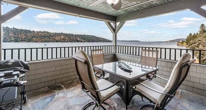 Lakefront Condo with Balcony & Mountain Views