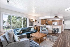 TV, fireplace, DVD player, offices