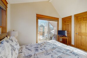 Iron/ironing board, Internet, bed sheets