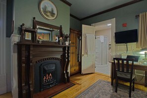 Interior - Ash Street Inn (Manchester)