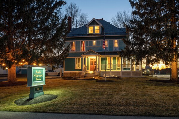 Exterior - Ash Street Inn (Manchester)