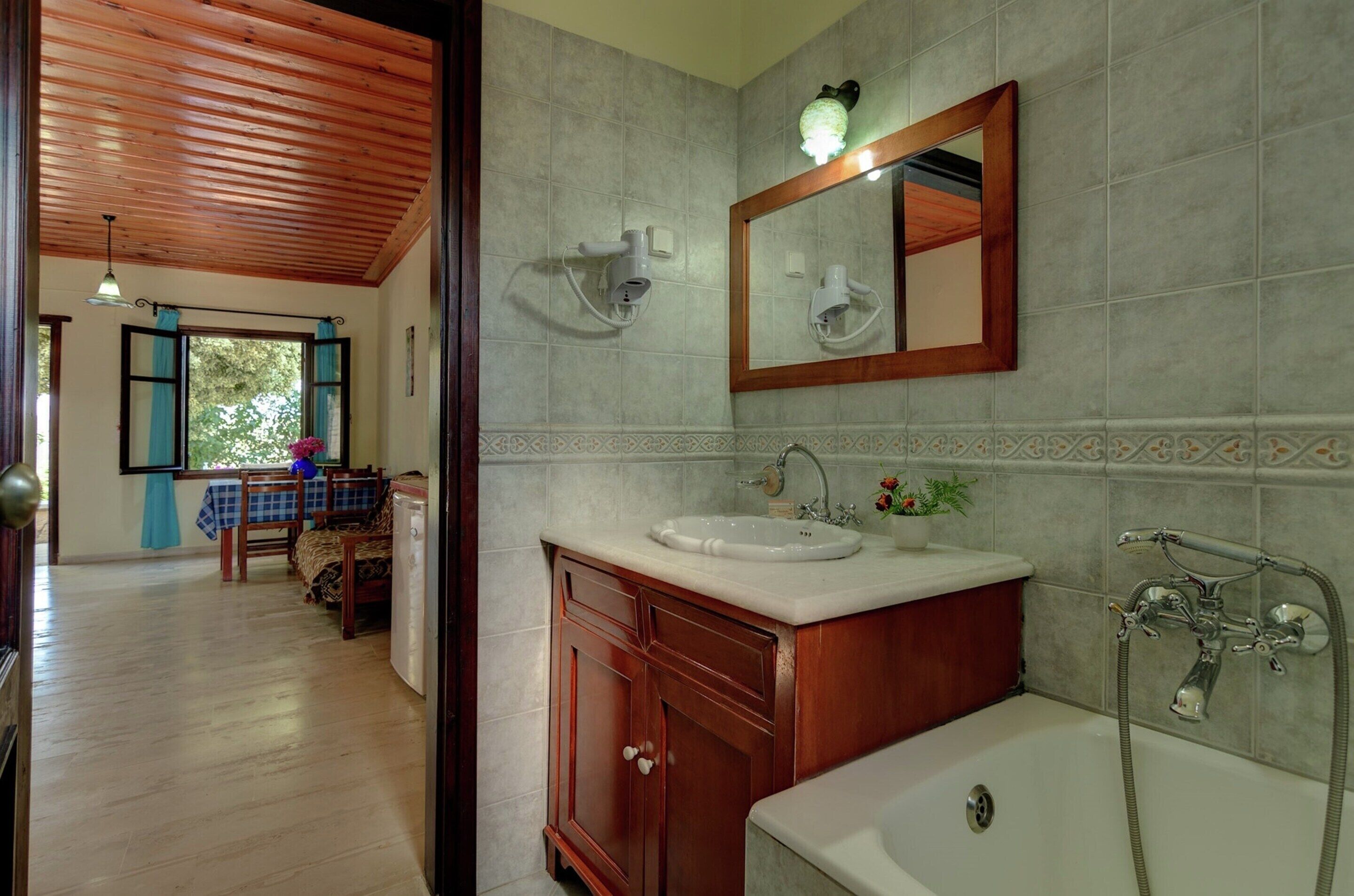 Cottage | Bathroom