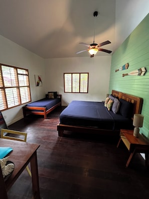 4 bedrooms, WiFi, bed sheets - 4 bedroom, 4 bath, beachfront island retreat on Bluff Beach, Bocas Del Toro. (Isla Colon)