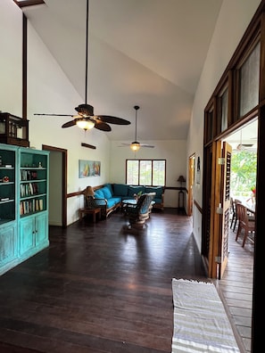 Living area - 4 bedroom, 4 bath, beachfront island retreat on Bluff Beach, Bocas Del Toro. (Isla Colon)