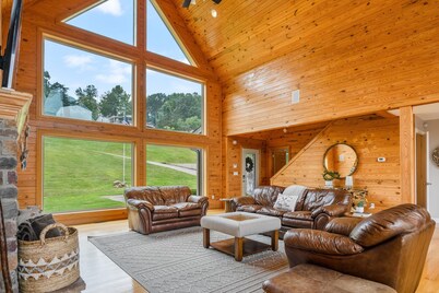 The Hawk's Nest,  2 Acre 7 Bedroom 5 bath property with 15 beds.