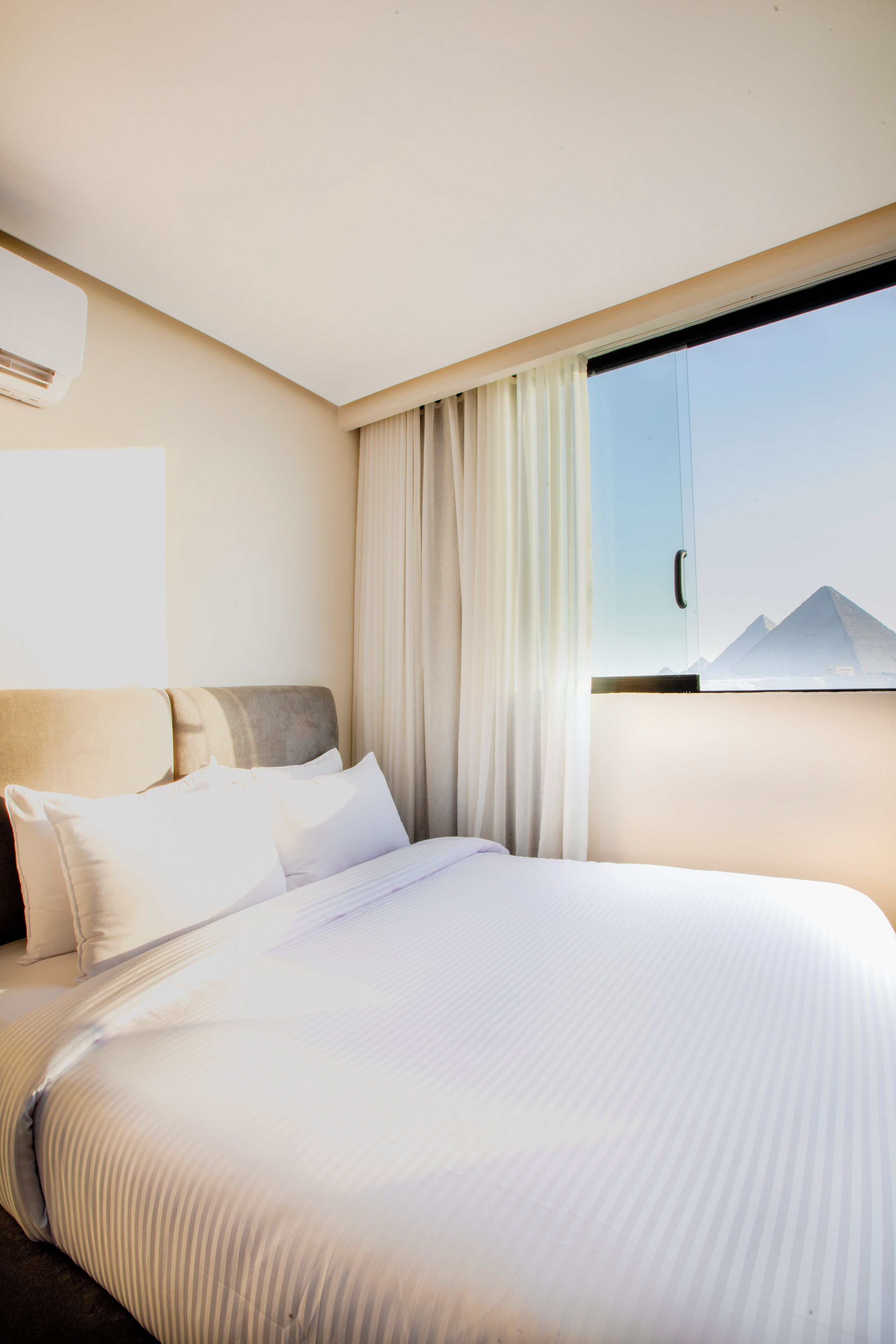 Iron/ironing board, Internet, bed sheets