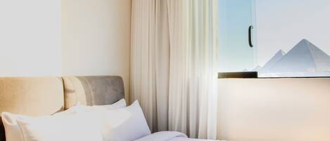 Iron/ironing board, Internet, bed sheets