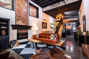 Lobby - The Burb Inn - Nulu & Downtown *w/Firepit* (Louisville)