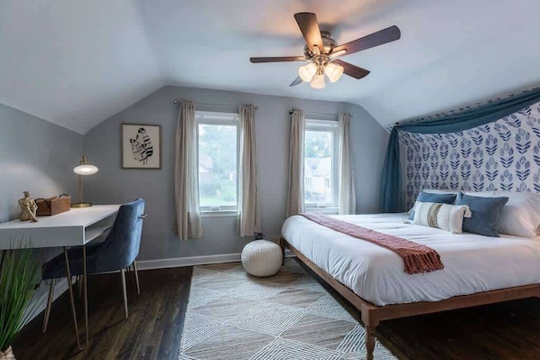 Travel crib, WiFi, bed sheets