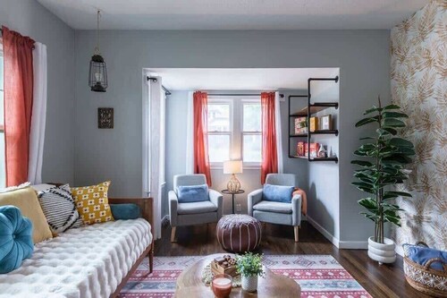 Modern Midtown Getaway! Central location for 12!