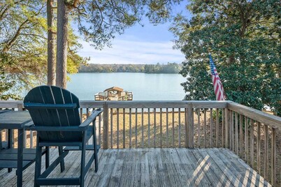 Serene Lakefront Home on Lake Wylie | Belmont