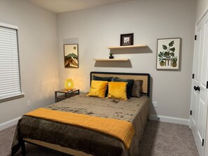 Skrivbord, strykjärn/strykbräda, gratis wi-fi och sängkläder