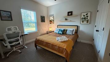 Una scrivania, ferro/asse da stiro, Wi-Fi gratuito, lenzuola